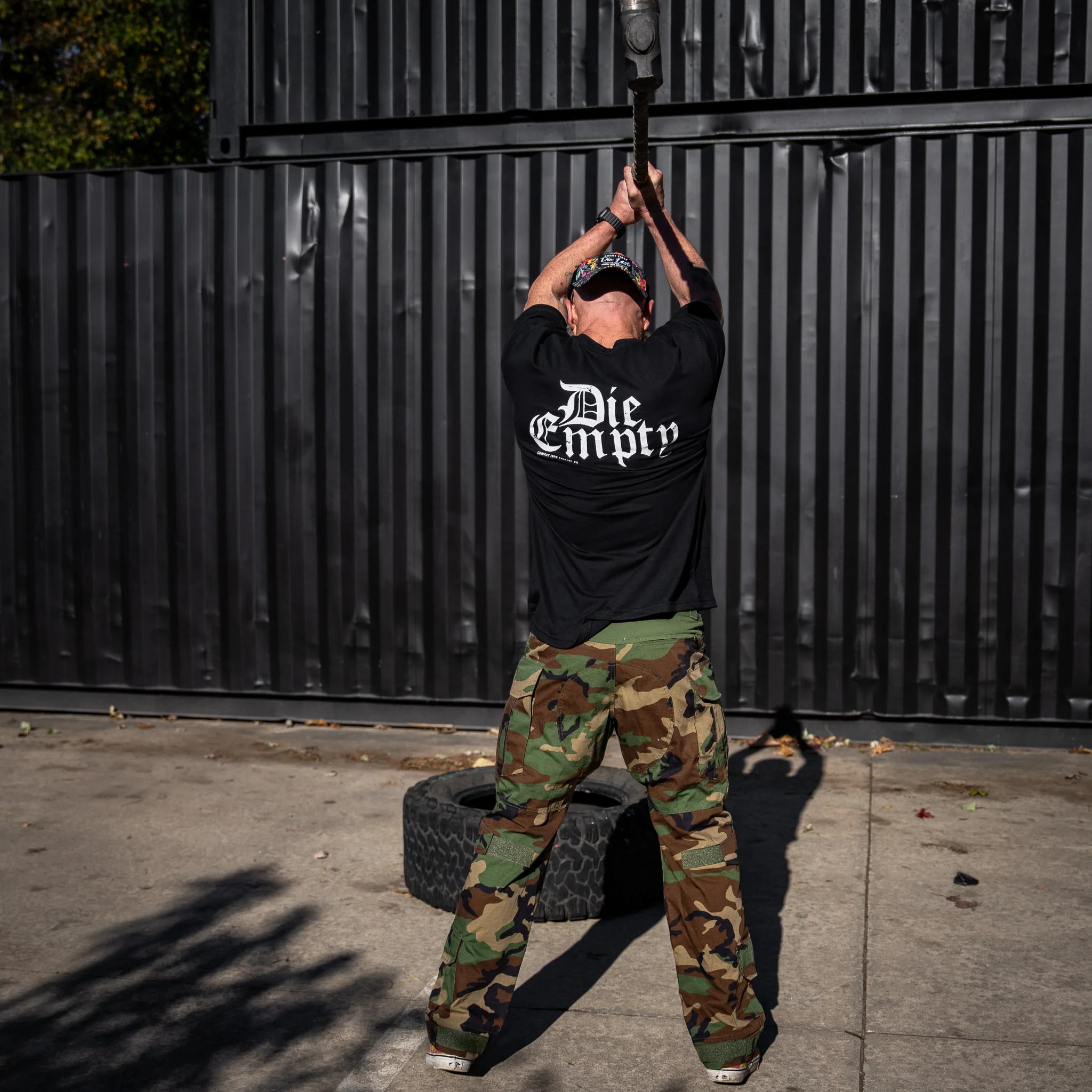 Die Empty Men's T-Shirt - Image 17