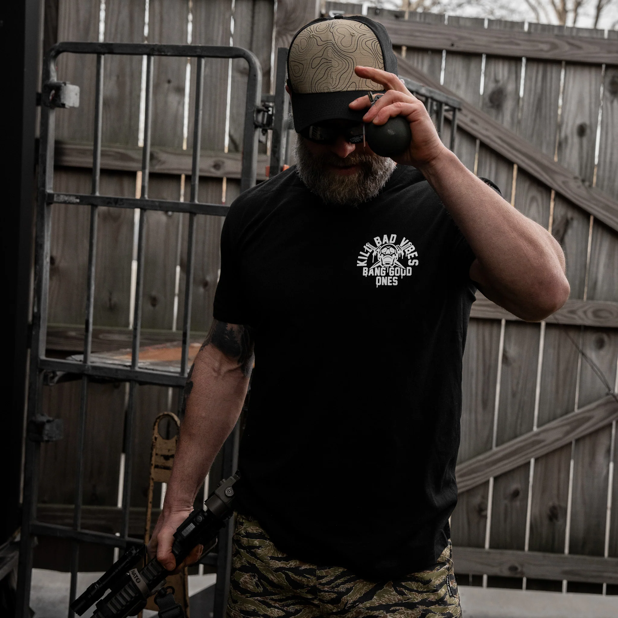 Kill Bad Vibes. Bang Good Ones Skull Men's T-Shirt - Image 7